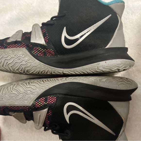 Kyrie Basketball Sneakers- kids 13c - Picture 8 of 9